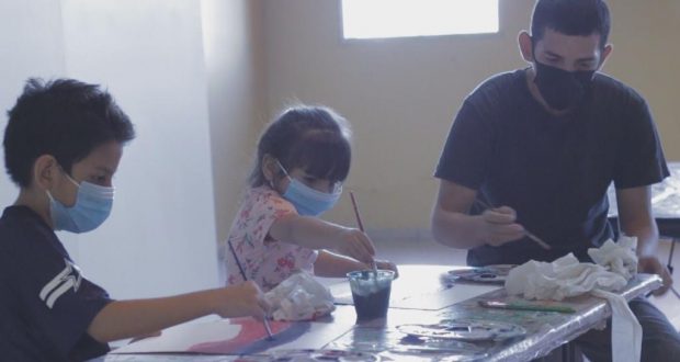 Alumnos toman talleres artísticos en Nuevo Laredo.
