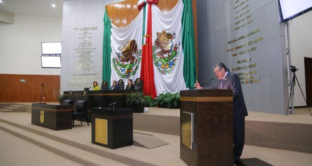 Diputado Gustavo Cárdenas Gutiérrez habla en el Congreso de Tamaulipas.