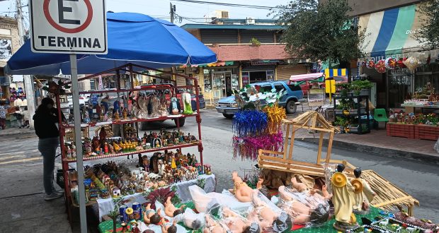 Comerciantes ambulantes, comercio informal, nacimientos, venta navideña, centro histórico, centro,